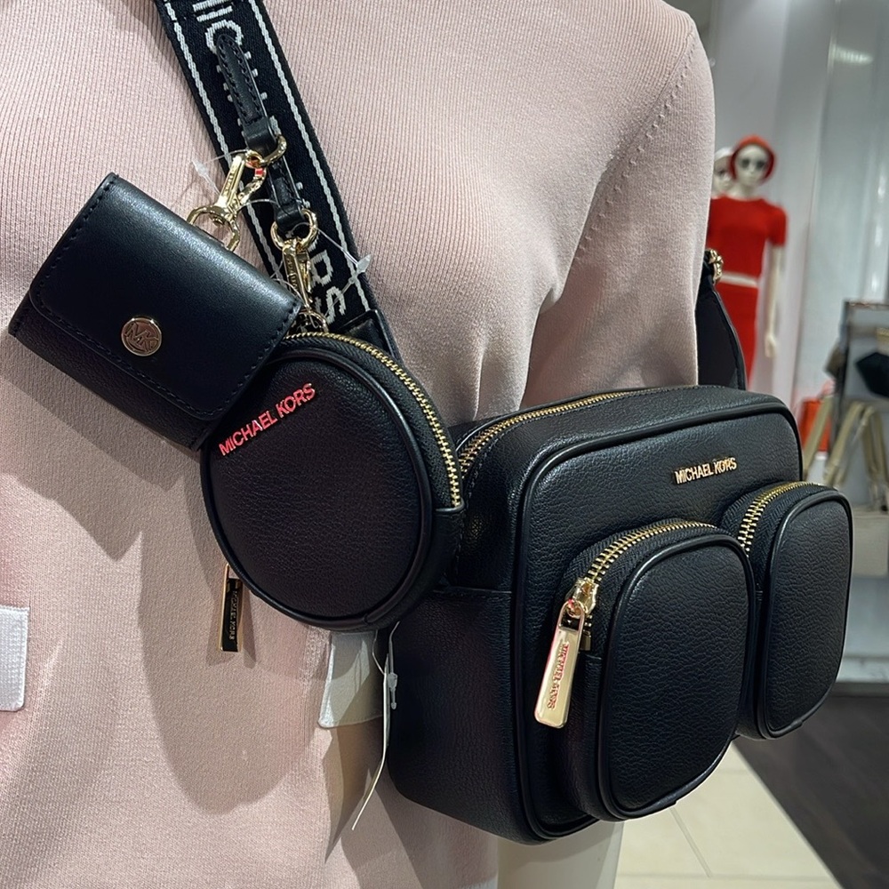 Michael Kors Jet Set Md Leather Crossbody Bag with Case Apple Airpods Pro®
Black - Picture 16 of 16